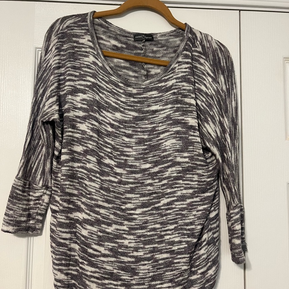 Black and White Patterned Light Sweater 3/4 sleeves